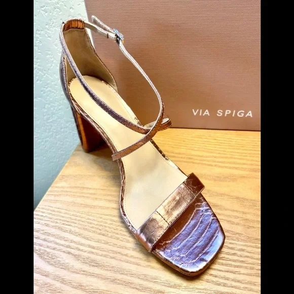 NIB-Via Spiga Metallic Strappy Leather Sandal - Picture 2 of 14